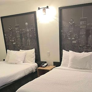 Super 8 By Wyndham Montreal